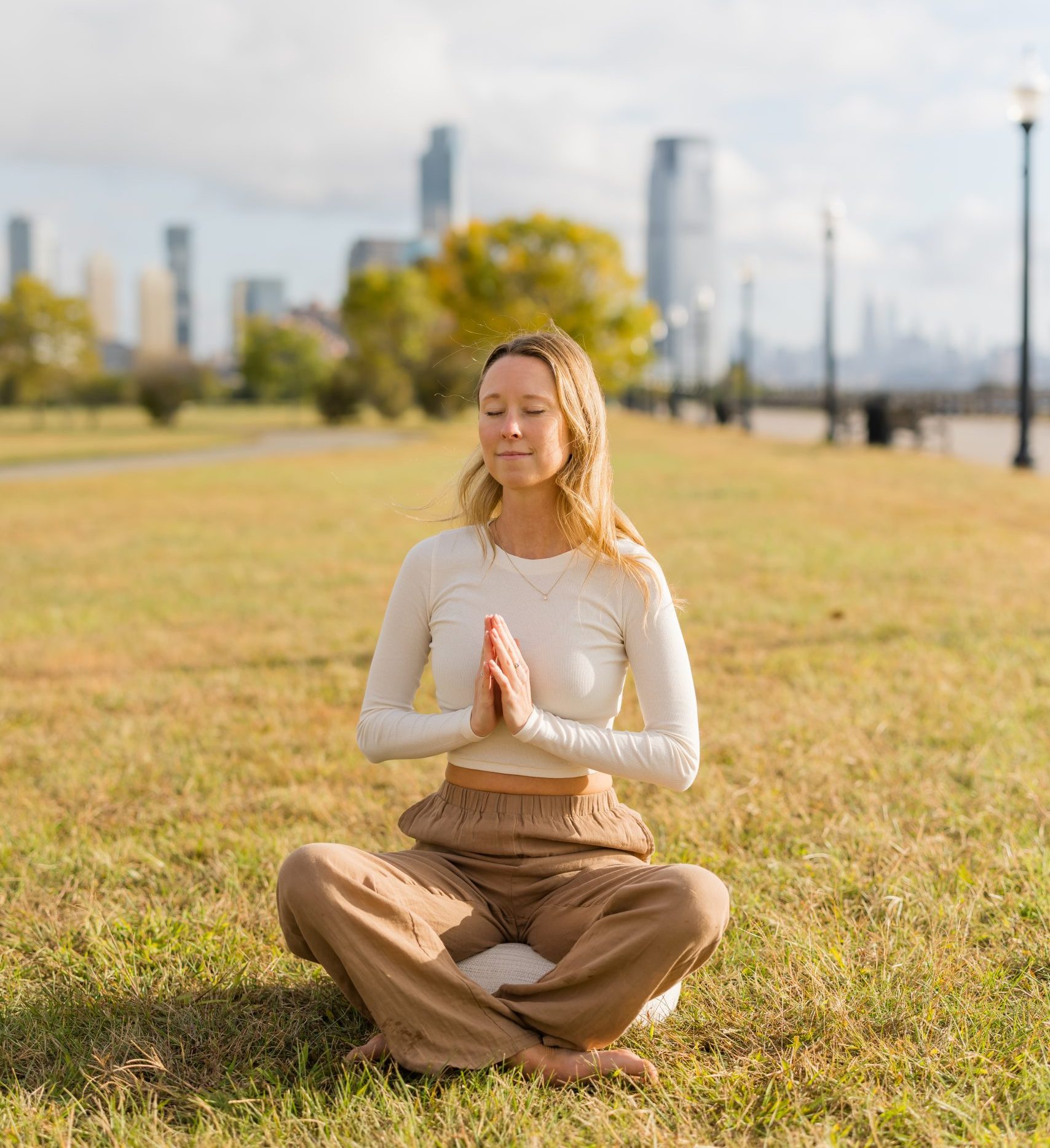 How to Foster Mindful Awareness in Yoga Sessions: 5 Powerful Strategies